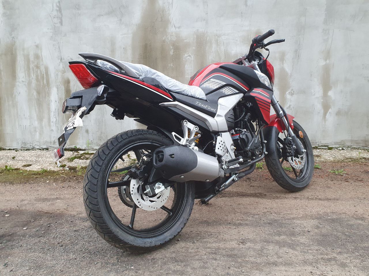 Racer RC250CK Nitro — заднее колесо и выхлоп с резонатором