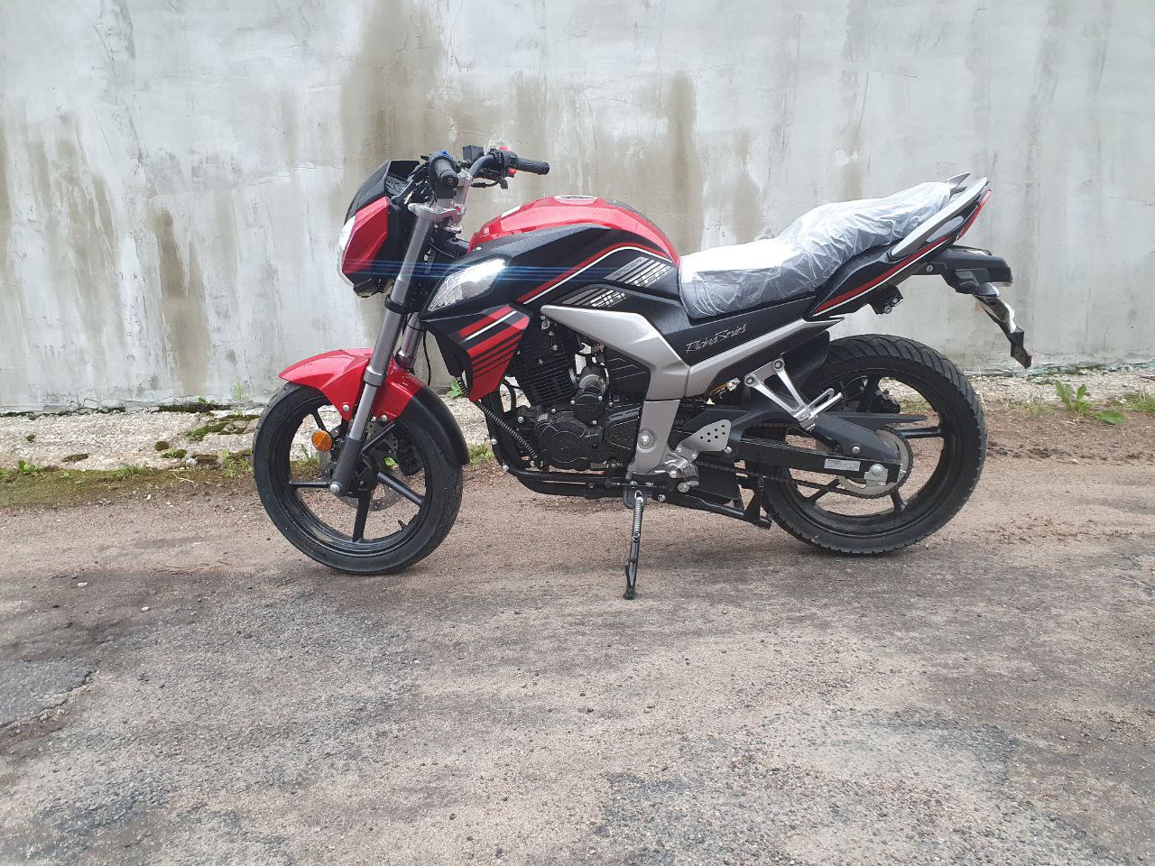 Racer RC250CK Nitro — вид слева, подвеска и тормоза