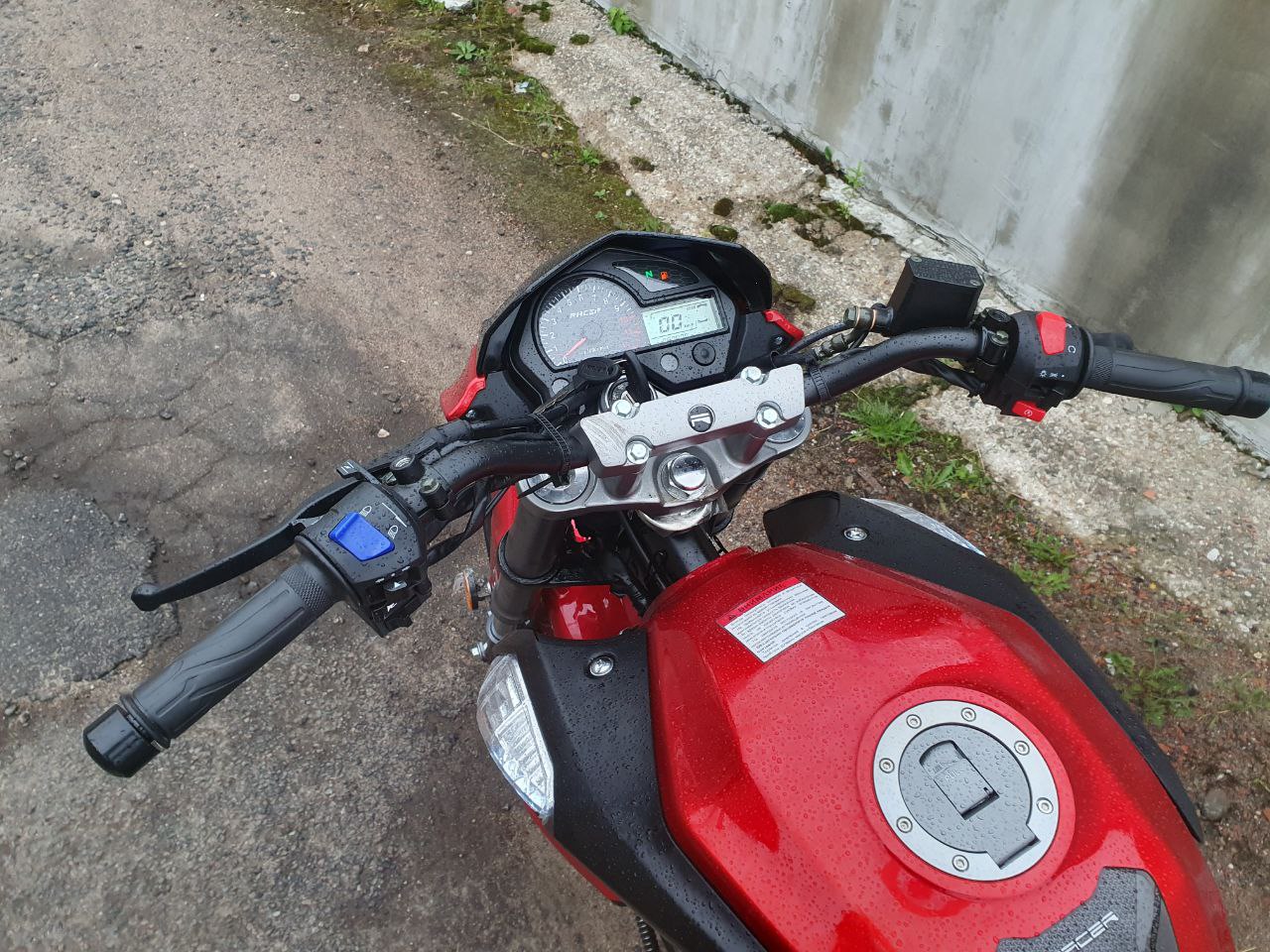 Racer RC250CK Nitro — приборная панель и органы управления