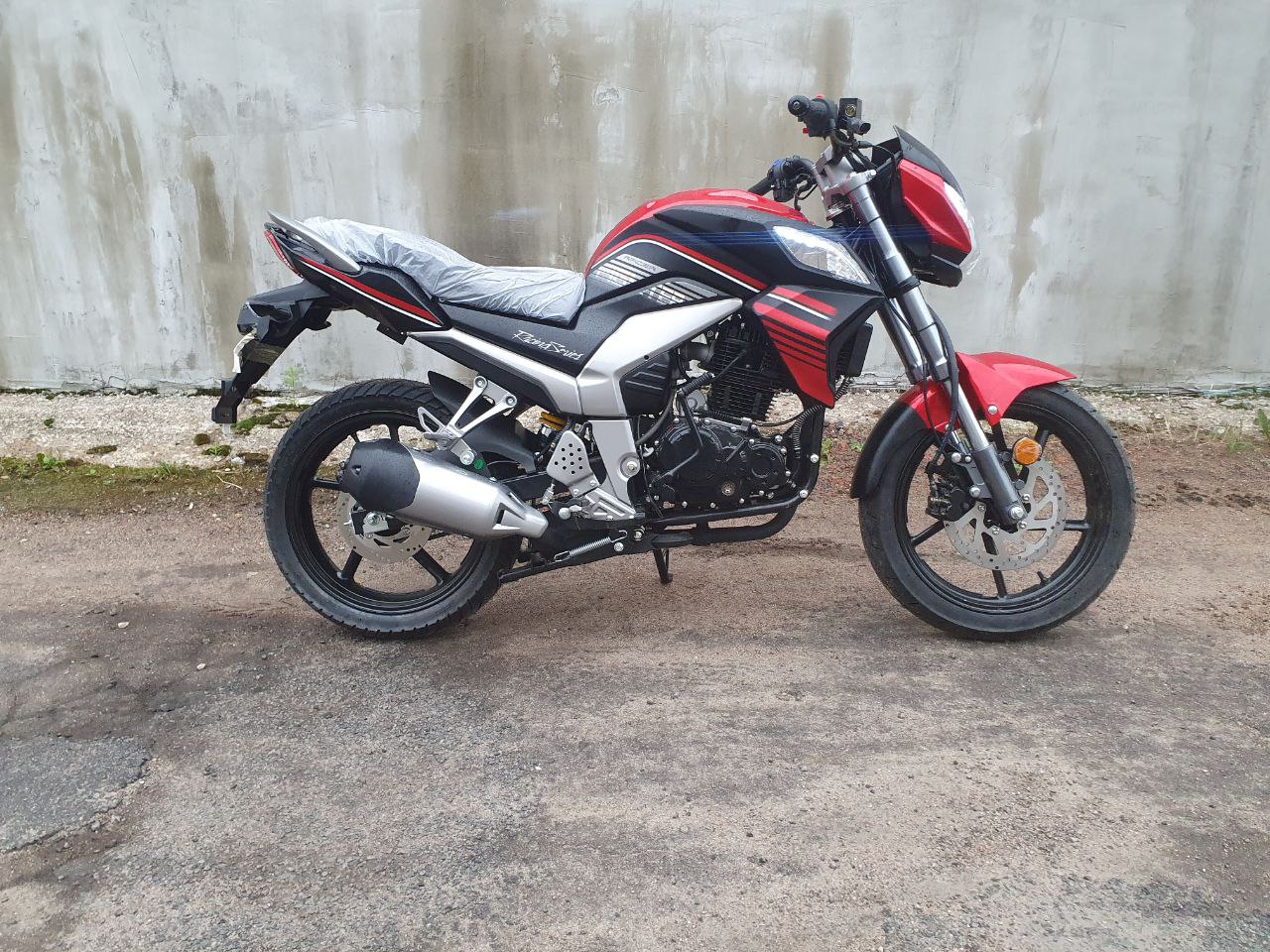 Racer RC250CK Nitro — вид справа, общий силуэт