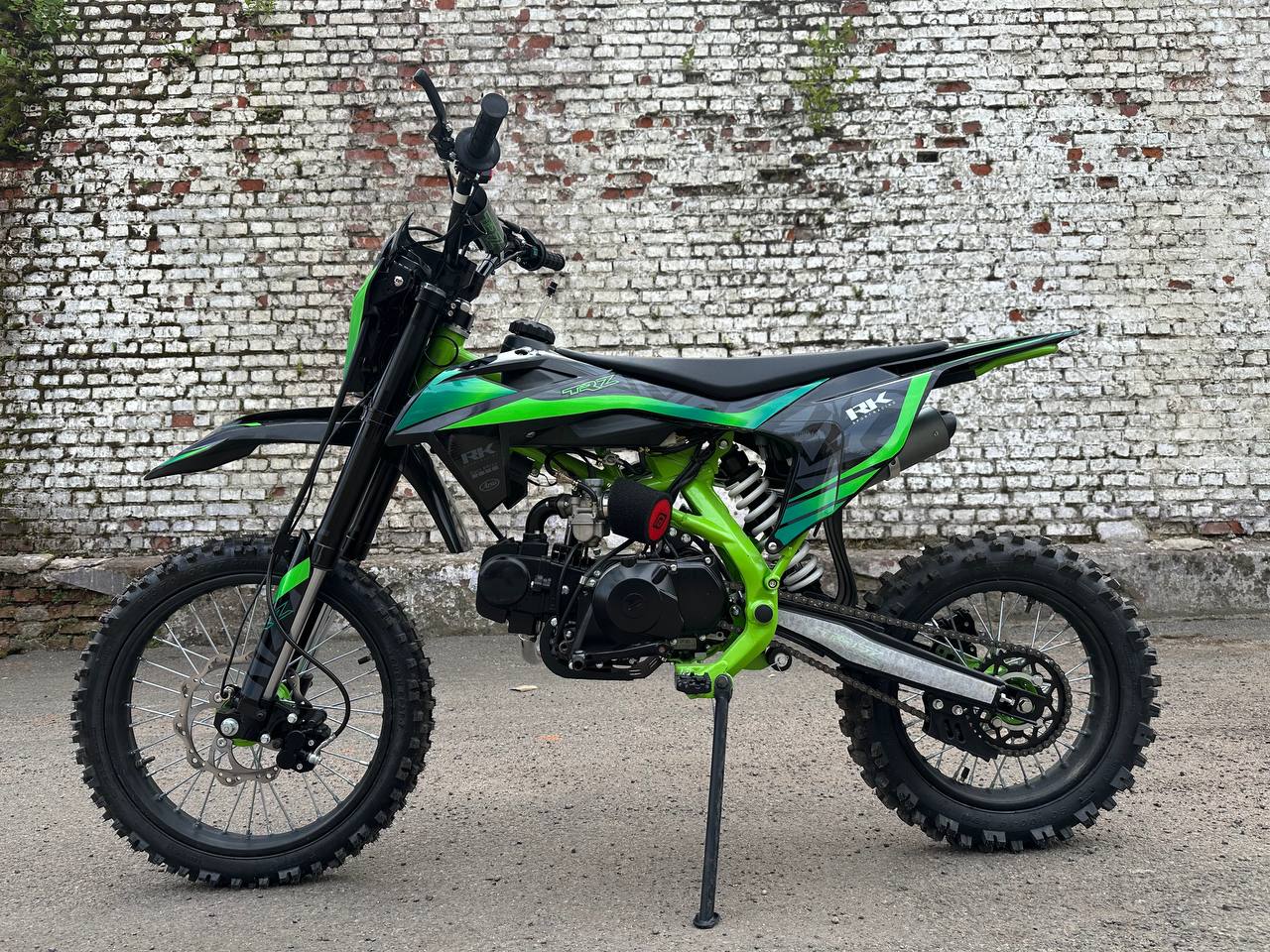 Питбайк Racer TRZ 125 E-start: яркий новичок с комплектом настоящего мотоцикла