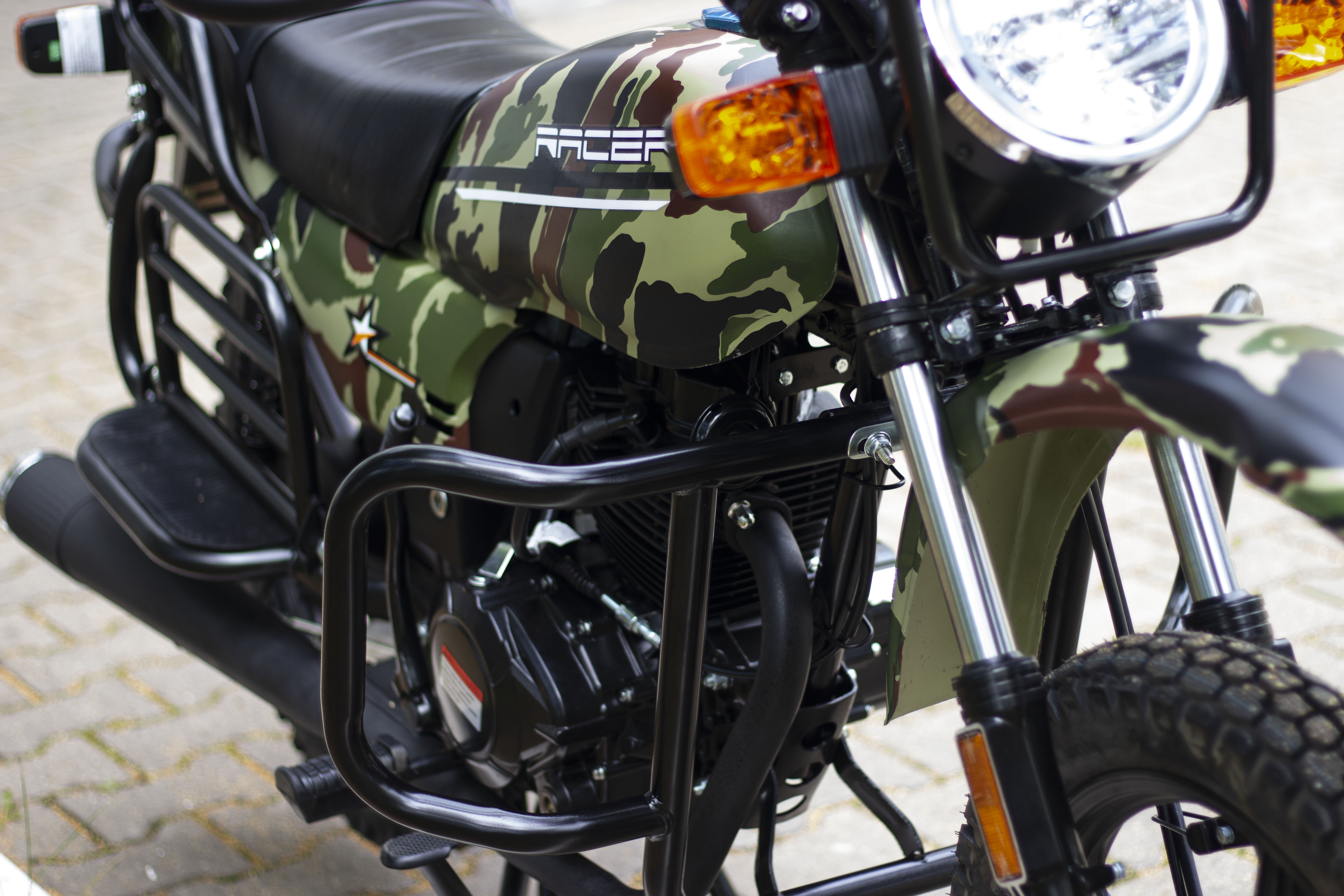 Racer RC150-23A Tourist — фронтально, свет и передняя защита