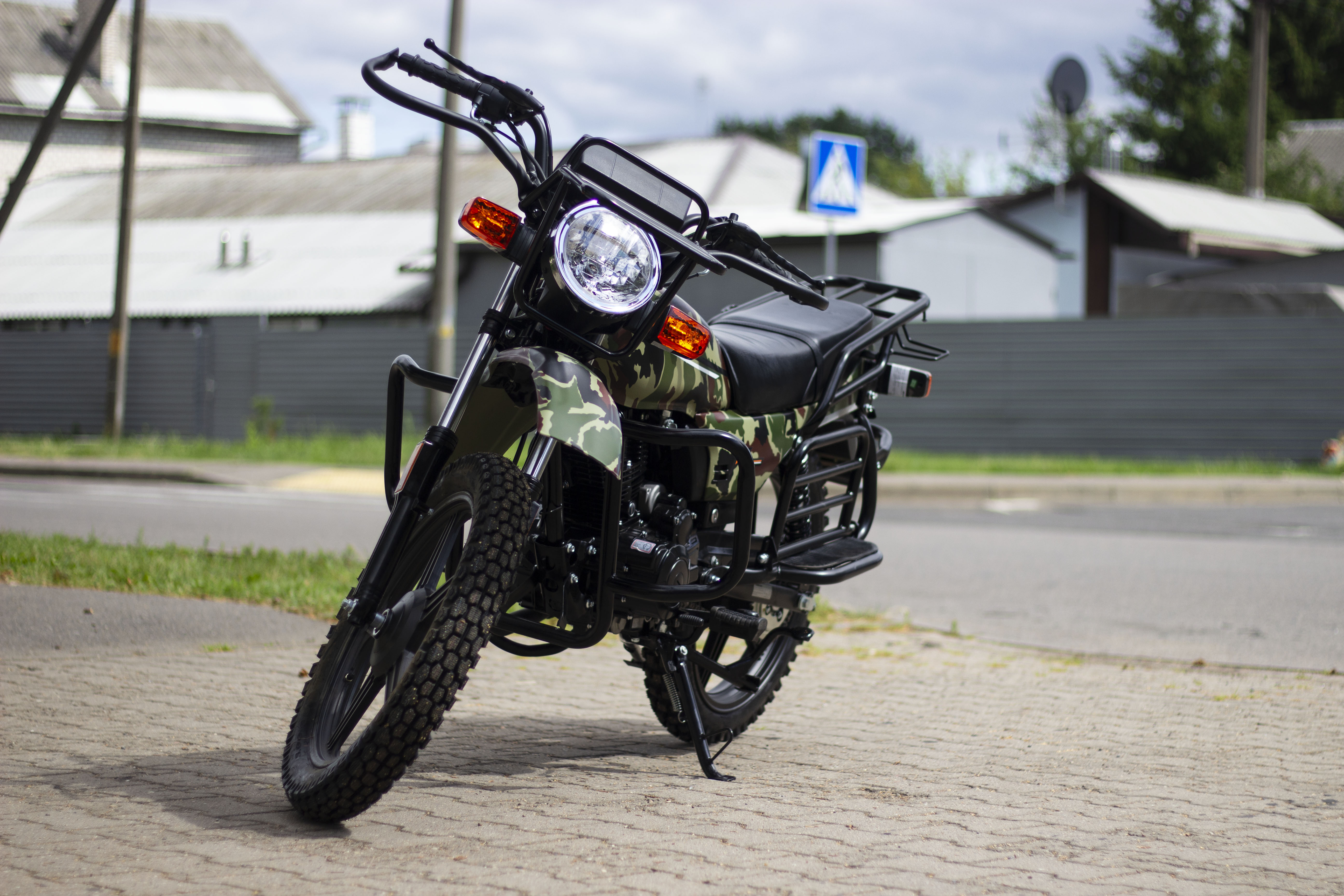 Racer RC150-23A Tourist — вид спереди с защитной рамой фары и поворотниками